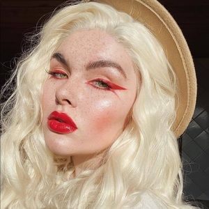 - 💕26” PLATINUM BLONDE BODY WAVY CURLY LACE FRONT WIG 💕 NEW